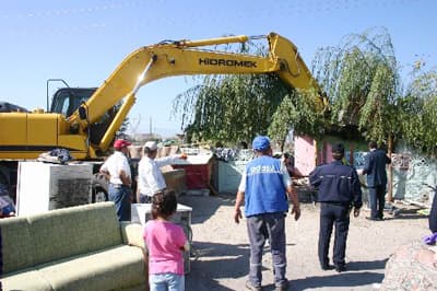 Kaçak Barakalar Çevik Kuvvet Desteğiyle Yıkıldı