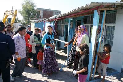 Kaçak Barakalar Çevik Kuvvet Desteğiyle Yıkıldı