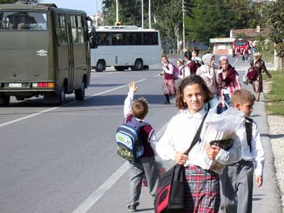 Okul Yolunda Ölmekten Korkuyorlar