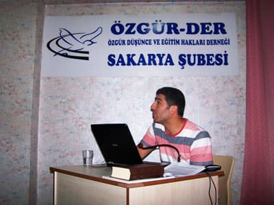<p><font face="arial,helvetica,sans-serif" size="2" color="#333399">Korunmuş tek kaynak olarak Kur&rsquo;an temel kaynağımızdır ve diğer t&uuml;m kaynak ve deliller, hakkı batıldan ayıran &ldquo;FURKAN&rdquo; olan bu kaynağa sunulmak zorundadır. Ne tahrif olmuş kaynaklar, ne de rivayetlerin korunmuş kitabın ayetine rağmen h&uuml;k&uuml;m ifade etmesi m&uuml;mk&uuml;n değildir.&rdquo;&nbsp; </font></p><p><font face="arial,helvetica,sans-serif" size="2"><font color="#333399">Barışık s&ouml;zlerini Zuhruf Suresi 44. ayetin meali ile sonlandırdı. &ldquo;Ş&uuml;phesiz KUR&rsquo;AN senin ve kavmin i&ccedil;in bir zikirdir. Ve siz ondan sorulacaksınız.&rdquo;</font>&nbsp; </font></p>