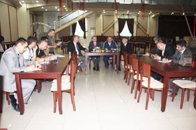 <font face="Arial" size="2">Kura &ccedil;ekiminde, Erenler Belediye Başkanı Cavit &Ouml;zt&uuml;rk, Hendek Belediye Başkanı Ali İnci, Erenler İl&ccedil;e Milli Eğitim M&uuml;d&uuml;r&uuml; Koray Oktay &Ouml;zten, Erenler Belediye Başkan Yardımcısı Osman Aydın ve katılım g&ouml;steren okulların koordinat&ouml;r &ouml;ğretmenleri hazır bulundu. <br /><br /><strong>Turnuvada Eşleşmeler Belli Oldu (eleme ma&ccedil;ları)</strong><br /><br /><strong>A Grubu;</strong> &Ouml;.Işık İ.&Ouml;.O, Erenler İ.&Ouml;.O, Değirmendere İ.&Ouml;.O, Yeşiltepe İ.&Ouml;.O, B.Mehmet G&ouml;lhan<br /><strong>B Grubu;</strong> A.Dilmen İ.&Ouml;.O, Nurettin tepe İ.&Ouml;.O, B.Esence İ.&Ouml;.O, Y.Ballık İ.&Ouml;.O, &Ccedil;aykışla İ.&Ouml;.O, &Ouml;.Neva İ.&Ouml;.O</font>
