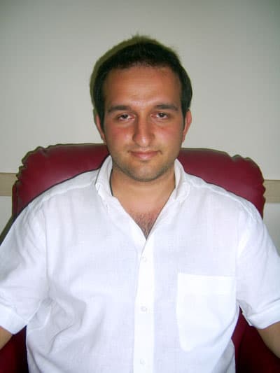 <p><font face="arial,helvetica,sans-serif" size="2"><strong>20 FARKLI İLDE<br /></strong><br />5nokta4 Event Firması sahibi Zafer Balkaya; 2009&ndash;2010 faaliyet yılına g&uuml;zel bir etkinlikle ve beklenenden fazla katılımla başladıklarını, yıl boyunca Sakarya dışında; Kocaeli, Bolu, Zonguldak, Bursa&rsquo;nın da aralarında bulunduğu yaklaşık 20 ilde faaliyet d&uuml;zenlemek i&ccedil;in &ccedil;alışmalar i&ccedil;erinde olduklarını s&ouml;yledi.</font></p><font face="arial,helvetica,sans-serif" size="2"><strong>HEDEF KİTLESİ</strong><br /><br />Eğitim, konser, tiyatro ve gezi etkinlikleri ile başta &uuml;niversite &ouml;ğrencileri ve &ccedil;eşitli hedef kitlelere hitap eden organizasyonlar d&uuml;zenledikleri dile getiren Zafer Balkaya; 22 Ekim Perşembe g&uuml;n&uuml;<font color="#333399"> &ldquo;Vanilyalı İlişkiler&rdquo;</font> adlı tiyatro oyunu ile 23 Ekim Cuma g&uuml;n&uuml; de<font color="#333399"> &ldquo;D&uuml;ş Sokağı Sakinleri&rdquo;</font>nin konserini d&uuml;zenleyeceklerini dile getirdi.</font><font face="arial,helvetica,sans-serif" size="2"> <p><font face="arial,helvetica,sans-serif" size="2"><strong>VANİLYALI İLİŞKİLER</strong></font></p><p><font face="arial,helvetica,sans-serif" size="2">Etkinliklerini Sakaryalı sanatseverlere g&uuml;zel zaman ge&ccedil;irmeleri i&ccedil;in d&uuml;zenlediklerini ifade eden Balkaya; &uuml;nl&uuml; tiyatrocu Asuman Dabak ile Geniş Aile Dizisinin Cevahiri Ufuk &Ouml;zkan&rsquo;ın başrollerini paylaştığı &ldquo;Vanilyalı İlişkiler&rdquo; adlı tiyatro oyunu 22 Ekim Perşembe g&uuml;n&uuml; saat 20.00 de Sakarya &Uuml;niversitesi K&uuml;lt&uuml;r ve Kongre Merkezi Salonunda oynanacağını belirtti.</font></p></font>