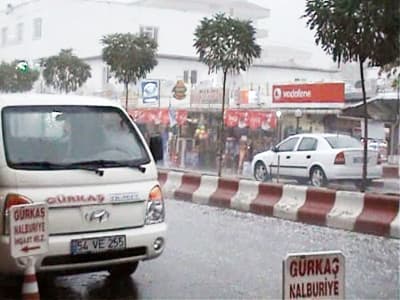 Kaynarca'da Fındık Büyüklüğünde Dolu Yağdı