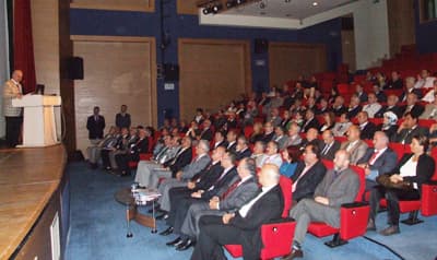 <p><font face="Arial" size="2"><strong>Hedef İlk 20</strong></font></p><p><font face="arial,helvetica,sans-serif" size="2">Yapılan tanıtım toplantısında İl Milli Eğitim M&uuml;d&uuml;rl&uuml;ğ&uuml; tarafından hazırlanan projede, Sakarya&rsquo;nın eğitim başarısının &uuml;&ccedil; yıl i&ccedil;inde ilk 20 il arasına y&uuml;kseltilmesi ama&ccedil;lanıyor. Kalabalık bir davetli topluluğunun takip ettiği toplantıda ilk konuşmayı yapan Adapazarı İl&ccedil;e Milli Eğitim M&uuml;d&uuml;r&uuml; Ziya Cevherli, Adapazarı İl&ccedil;esi eğitimi ile bilgiler verdi.</font></p>