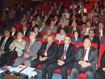 <p><font face="arial,helvetica,sans-serif" size="2"><strong>SEBAP Projesi</strong></font></p><p><font face="arial,helvetica,sans-serif" size="2">İlimizde eğitim başarısını arttırmak i&ccedil;in hazırlanan proje hakkında bilgiler veren İl Milli Eğitim M&uuml;d&uuml;r&uuml; Murat Yazıcı,<font color="#333399"> &ldquo;Bu konuda eğitim seviyesini nasıl arttırırız, neler yapabiliriz diyerek eğitim kurumları, sivil toplum &ouml;rg&uuml;tleri ile kurum ve kuruluşların g&ouml;r&uuml;şlerini aldık. Valimiz Sayın H&uuml;seyin Atak&rsquo;ın talimatı ile il değerlendirme, izleme kurulu kurarak araştırmalar yaptık. Eğitimciler ve akademisyenlerin bulunduğu bu kurul &ccedil;alışmalarını g&ouml;n&uuml;ll&uuml;k esasına dayalı olarak b&uuml;y&uuml;k bir &ouml;zveriyle yapmaktadır. Projede katkısı bulunan herkese teşekk&uuml;r ediyorum&rdquo;</font> dedi.</font></p>