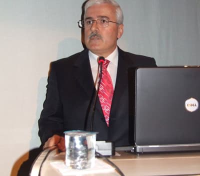 <p><font face="arial,helvetica,sans-serif" size="2">Eğitimden Sorumlu Vali Yardımcısı Uğur Aladağ ise valiliğin birinci &ouml;nceliğinin eğitim olduğuna vurgu yaparak, Sakarya&rsquo;nın eğitimde arzulanan başarıyı yakalaması i&ccedil;in eğitimcilere t&uuml;m toplumun destek vermesi gerektiğini belirtti. <br /><br /><strong>Proje Anlatıldı</strong></font></p><p><font face="arial,helvetica,sans-serif" size="2">Toplantının son b&ouml;l&uuml;mde Sakarya Eğitimde Başarıyı Arttırma Projesi&rsquo;nin il hazırlama kurulu &uuml;yelerinden Tes-İş Adapazarı Anadolu Lisesi M&uuml;d&uuml;r&uuml; Adil Şenol, kısa adı SEBAP olan proje hakkında katılımcılara ayrıntılı bilgi sundu. Projenin tanıtım toplantıları belirlenen plan doğrultusunda ekim ayı sonuna kadar t&uuml;m il&ccedil;elerde devam edecek. </font></p><p><font face="arial,helvetica,sans-serif" size="2">Yal&ccedil;ın AKALTIN</font></p>