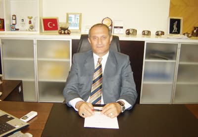 <font face="Arial" size="2">Bu finansal desteğin de a&ccedil;ılımını yapan Hasan Alişan, <font color="#333399">&quot;İşletme başına &uuml;st limit 25 bin TL olacak, ilk 3 ayı geri &ouml;demesiz toplam 15 ay vadeye yayılacaktır. Kadın girişimci &uuml;st limiti 30 bin TL olup, kredi faizinin %75'ini KOSGEB, %25'ini krediyi kullanan &ouml;deyecektir&quot; </font>diye belirtti.<br /><br />Desteklerden ikincisinin GAP B&ouml;lgesinde faaliyet g&ouml;steren k&uuml;&ccedil;&uuml;k ve orta &ouml;l&ccedil;ekli işletmelere y&ouml;nelik olarak GAP Eylem Planı'nda yer alan bir faaliyet olan &quot;Makine-Te&ccedil;hizat Kredi Faiz Desteği&quot; olduğunu s&ouml;yleyen Alişan, &uuml;&ccedil;&uuml;nc&uuml; desteğin ise sel felaketi nedeniyle işyeri zarar g&ouml;ren k&uuml;&ccedil;&uuml;k ve orta &ouml;l&ccedil;ekli işletmelerin faydalanabileceği &quot;Acil Destek Kredisi Programı&quot; olduğunu ekledi.<br /><br />S&ouml;z konusu Kredi Faiz Desteği Programlarından yararlanmak isteyen esnaf ve sanatk&acirc;rların &ouml;ncelikle KOSGEB Veri Tabanına kayıt olması ve krediyi hangi ama&ccedil;la kullanacaklarını beyan etmeleri gerektiğini belirten Hasan Alişan,<font color="#333399"> &quot;Esnaf ve Sanatk&acirc;rlarımızın en kısa s&uuml;rede KOSGEB hizmet merkezlerine başvurarak kayıt işlemlerini yaptırmaları gerekmektedir. Kredi destek programlarına başvuru tarihi ve anlaşma yapılan bankalar daha sonra a&ccedil;ıklanacak, teminat sıkıntısı yaşayabilecek esnaf ve sanatk&acirc;rlarımız Kredi Garanti Fonundan yararlanabileceklerdir. Vergi ve SSK borcu olan esnaf ve sanatk&acirc;rlarımız ise, bor&ccedil;ları kredi desteğinden mahsup edilmek &uuml;zere kredi kullanabileceklerdir&quot; </font>dedi.<br /><br />Sakarya Esnaf ve Sanatk&acirc;rlar Odaları Birliği Başkanı Hasan Alişan, bu gelişmelerin esnaf ve sanatk&acirc;rların itibarlarının ve etkinliklerinin arttırılması a&ccedil;ısından ne denli &ouml;nemli olduğunu vurgulayarak,<font color="#333399"> &quot;Bu gelişmeler t&uuml;m esnaf ve sanatkarlarımıza hayırlı olsun. Ekonomik krizin en &ccedil;ok etkilediği kesim olarak bizler yarınlara daha bir umutla bakabileceğiz. Umarız bu &ccedil;alışmaların devamı gelir ve yeterince sorunla boğuşan esnaf ve sanatk&acirc;rlarımız, artık hakları olan rahata kavuşabilir&quot;</font> dedi.</font>