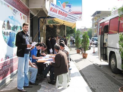 Bu Markette Kan Veren Kişiler %20 İndirim Kazanıyor