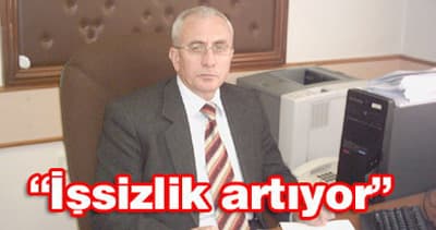 <p><font face="arial,helvetica,sans-serif" size="2">İŞKUR Sakarya İl M&uuml;d&uuml;r Vekili Emrullah Ak&ccedil;ayır ise H&uuml;lya S&uuml;r&uuml;c&uuml; ile Detay Programında, İŞKUR&rsquo;un y&uuml;r&uuml;tt&uuml;ğ&uuml; &ccedil;alışmalar hakkında dinleyicilere detaylı bilgiler aktaracak. Emrullah Ak&ccedil;ayır&rsquo;ın programda Sakarya&rsquo;ya ilişkin işsizlik rakamlarını a&ccedil;ıklaması ve işsizliğin &ccedil;&ouml;z&uuml;m&uuml;nde İŞKUR&rsquo;un &uuml;zerine d&uuml;şen sorumlulukları da anlatması bekleniyor.</font><font face="arial,helvetica,sans-serif" size="2">&nbsp;</font></p><p><font face="arial,helvetica,sans-serif" size="2">&Ouml;zellikle işsiz ve yardıma muhta&ccedil; insanların ilgi ile izlemesi beklenen H&uuml;lya S&uuml;r&uuml;c&uuml; ile Detay Programını 92.1 frekansından ve h&uuml;rce.com internet adresinden canlı olarak dinleyebilirsiniz.</font><font face="arial,helvetica,sans-serif" size="2">&nbsp;</font></p><p><font face="arial,helvetica,sans-serif" size="2">Adapazarı Belediye başkan danışmanı Saim Oral ve İŞKUR Sakarya İl M&uuml;d&uuml;r Vekili Emrullah Ak&ccedil;ayır&rsquo;a y&ouml;neltmek istediğiniz sorularınızı 0 264 278 80 03 nolu telefona yazdırabilirsiniz.<br /></font></p>