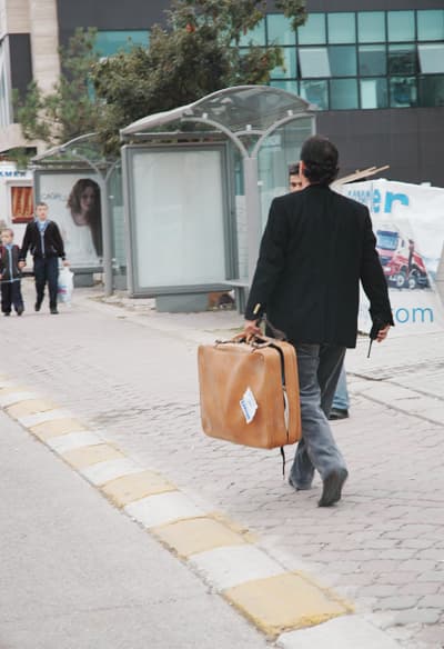 Otobüs Durağına Bırakılan Valiz, Polisi Alarma Geçirdi