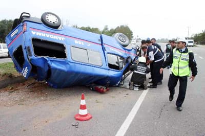 Jandarma Minibüsü Takla Attı: 3 Yaralı
