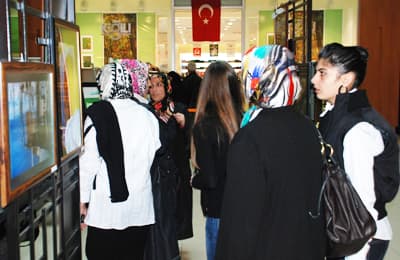SAGÜSAD'ın Cumhuriyet Sergisi Ada AVM'de Açıldı