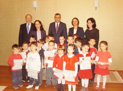 Bu Minikler, Kendi Elleriyle Türk Bayrağı Hazırladı