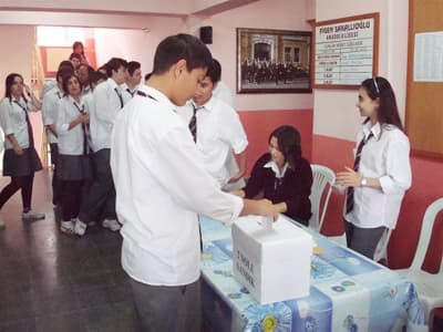 Figen Sakallıoğlu Anadolu Lisesi'nde Demokrasi Sınavı