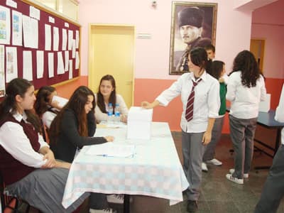 Figen Sakallıoğlu Anadolu Lisesi'nde Demokrasi Sınavı