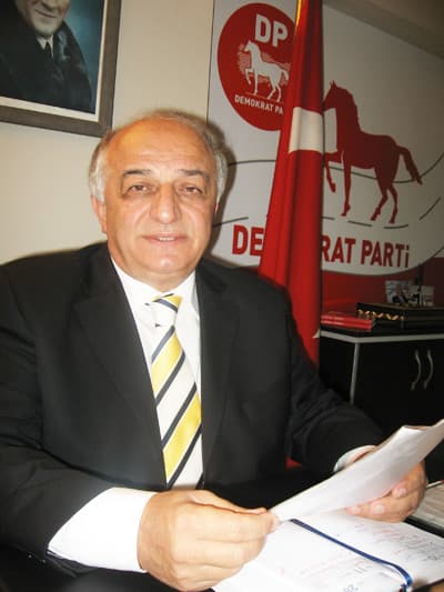 <font face="Arial"><font size="2">İşin acı olan tarafı, ise bu kabil &uuml;st d&uuml;zey y&ouml;neticilerin bir takım mesleki veya şahsi &ccedil;ıkar uğruna siyasilere yaranmak i&ccedil;in bu davranışlara girmeleridir. Tabi ki iktidar partisine mensup olan milletvekili veya Belediye Başkan ve Parti yetkililerinin bu ortamı sağlamaları da dikkati &ccedil;eken bir husustur.<br /></font><br /><font size="2">Soruşturmanın varacağı noktayı hep birlikte ilgiyle izliyor ve takip ediyoruz&hellip; Adalete olan g&uuml;venimiz tamdır. Zaten gelinen nokta da onu ortaya koymaktadır.</font></font> <p><font face="Arial" size="2">Sakarya halkı ve milletimiz bu &ccedil;irkin siyaset&ccedil;i &ndash; b&uuml;rokrat ilişkisini ibretle izlemektedir. Bu siyasi iktidardan nemalanan bu ilişkiler, AKP iktidarını en kısa zamanda zaten yiyip bitirecektir. AKP&rsquo;yi; siyaseten bu olayın i&ccedil;inde olan kimseleri de siyasetten ayıklamaya davet etmekteyiz.&nbsp;.</font></p>