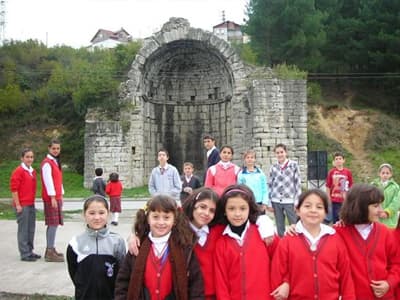 Öğrenciler Tarihi Beşköprü&#8217;yü Gezdiler