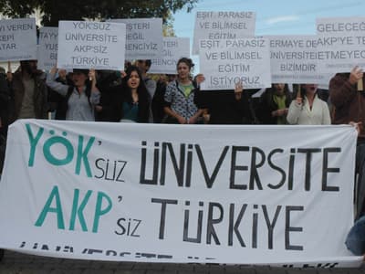 SAÜ Öğrencileri YÖK'ü Protesto Etti