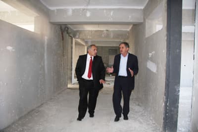 Hendek'te Miladı Dolan Okullar Yeniden Yapılıyor