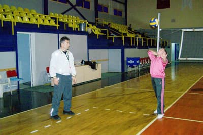<font size="2"><font face="Arial"><strong>Minikler&nbsp;Sıkı &Ccedil;alışıyor</strong><br /><br />Sakarya Adaspor Voleybol takımı minikleri&nbsp;Aysu, Tuğ&ccedil;e, Didem, Ay&ccedil;a, Didar, Zeynep, Dilara, Ebrar, B.Zeynep, &Ccedil;ağla&nbsp;antremanda&nbsp;son derece&nbsp;sıkı &ccedil;alışıyorlar. <br /><br />Antren&ouml;r&nbsp;Recep Karamehmet&rsquo;i&nbsp;&ccedil;ok dikkatli dinleyen kızlar&nbsp;topla yaptıkları &ccedil;alışmalardan ses&nbsp;getiriyorlar.</font></font>