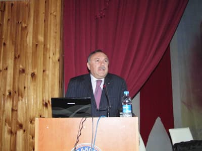 <strong><font face="Arial" size="2">Web sitesinde yer alacak</font></strong> <p><font face="Arial" size="2">16 il&ccedil;eden T&uuml;rk&ccedil;e &Ouml;ğretmenlerinin katıldığı toplantıda, Ahmet Akko&ccedil; İlk&ouml;ğretim Okulu M&uuml;d&uuml;r&uuml; Niyazi Bali&ccedil;, Tes-İş Adapazarı Anadolu Lisesi M&uuml;d&uuml;r&uuml; Adil Şenol, Berna Yılmaz İlk&ouml;ğretim Okulu M&uuml;d&uuml;r&uuml; Kurtuluş Erg&uuml;n SEBAP eylem planı ve yapılacak &ccedil;alışmalar hakkında bilgi sundular. <br /><br />Okullarda okutulan T&uuml;rk&ccedil;e Dersi m&uuml;fredatının her yerde eş zamanlı uygulanması amacıyla biraraya gelen T&uuml;rk&ccedil;e Z&uuml;mre &Ouml;ğretmenleri eğitim yılı s&uuml;resince yapılacak &ccedil;alışmalar hakkında g&ouml;r&uuml;şlerini belirttiler.Z&uuml;mre toplantılarında &ouml;ğretmenlerden gelecek farklı g&ouml;r&uuml;şler SEBAP Projesi'nin yayınladığı web sitesinde yer alacak.</font></p>
