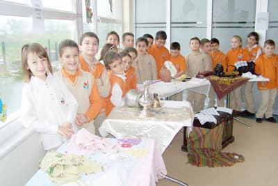 Minik Öğrenciler "Geçmişimi Öğreniyorum" Sergisi Açtı