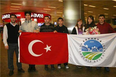 <font size="2"><font face="Arial"><strong>To&ccedil;oğlu, Her Zaman Destek Oldu</strong><br /><br />Şeyda Burucu' nun &ccedil;ok yetenekli bir sporcu olduğunu kaydeden Antren&ouml;r Murat Solmaz, &quot;<font color="#333399">Şeyda'nın d&uuml;zenli &ccedil;alışarak başarılarını devam ettireceğine olan inancımız tam. Daha &ouml;nce Sakarya'ya bu t&uuml;r başarılar kazandırmıştık. Bundan sonra da elimizden gelen t&uuml;m gayretle uluslar arası organizasyonlarda ilimizi ve B&uuml;y&uuml;kşehir Belediyespor'u en iyi şekilde temsil edeceğiz. Gerek azimli ve yetenekli sporcularımız, gerekse bize her zaman destek olan B&uuml;y&uuml;kşehir Belediye Başkanımız Zeki To&ccedil;oğlu sayesinde bu başarıların devamı gelecektir&quot;</font> şeklinde konuştu.</font></font>