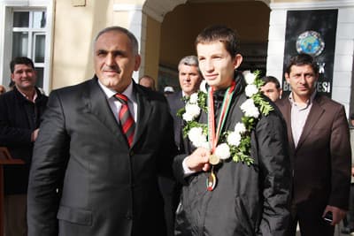 Dünya Üçüncüsü Zeren, Hendek'i Salladı