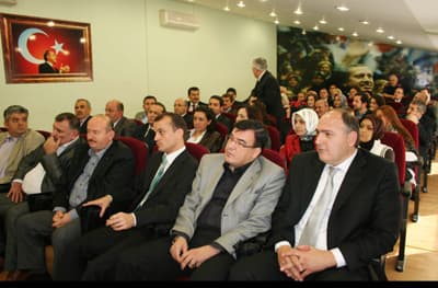 <p><font face="Arial" size="2"><strong>Daha Yaşanılabilir Bir Sakarya!</strong>&nbsp;</font></p><p><font face="Arial" size="2">Yeni y&ouml;netim kurulu ile Sakarya'ya hizmet etmek i&ccedil;in &ccedil;alışacaklarını s&ouml;yleyen Uncuoğlu,<font color="#333399"> &ldquo;T&uuml;m i&ccedil;tenliğimle girdiğim bu yolda samimi duygularla oluşturmuş olduğum İl y&ouml;netimiyle birlikte bu şehre hizmet etmek i&ccedil;in t&uuml;m varlığımızla &ccedil;alışmak istiyoruz. D&uuml;n&uuml;n kargaşasına takılıp kalmadan bu yeni bir başlangı&ccedil; yaptığımız bu g&uuml;n&uuml; fırsat bilmek suretiyle Sakarya'nın daha yaşanabilir yarınlarını inşa etmek en temel arzumuzdur. Sakarya'nın t&uuml;m dinamiklerini harekete ge&ccedil;irmek ve şehrimizin geleceği i&ccedil;in t&uuml;m unsurlarla g&uuml;&ccedil; birliği yapmak en &ouml;nemli idealimizdir&rdquo;</font> diye konuştu. Uncuoğlu son olarak yeni oluşturulan y&ouml;netim listesini a&ccedil;ıkladı.</font></p>