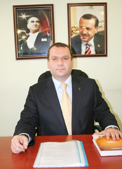 <font size="2"><font face="Arial"><strong>AK Parti Sakarya İl Y&ouml;netim Kurulu Şunlar;<br /><br /></strong>AK Parti Sakarya İl Y&ouml;netim Kurulu şu isimlerden oluştu: &ldquo;Recep Uncuoğlu, Ahmet &Ccedil;il, Ahmet, Ahmet, Ali G&uuml;ndoğar, Ali İhsan G&uuml;neş, Ali İhsan Yavuz, Aysun &Ccedil;akmak, Bilal Kurteş, Celalettin Kaya, Cevat &Ouml;zbay, Ebru İ&ccedil;&ouml;z, Elif B&ouml;l&uuml;kbaşı, Erdal Yıldırım, Erdoğandemirci, G&uuml;ler Kalyoncu, Halit Baki, Harun Sandık&ccedil;ı, Hilmi Yanık, H&uuml;seyin Gen&ccedil;ali, İbrahim Ak&ccedil;am, İbrahim Naci Kurtuluş, İsmail Tuzcuoğlu, Mehmet Kırdar, Mehmet Yılmaz, Mert Aydemir, Mesut Ertaş, Metin Kurtuluş, Murat Yıldırım, Mustafa Ak , Mustafa Gavasoğlu, Nagihan Yaman, Neslihan Bayrak, Nesrin Bektaş, Oktay Yıldırım, Osman Aydın, &Ouml;mer Kurteş, &Ouml;zlem Ery&uuml;ksel,&nbsp; S.Nil&uuml;fer Pekşen, Sedat Akbalık Serdağ Yılmaz, S&uuml;leyman &Ouml;zmen, Şeng&uuml;l &Ouml;zt&uuml;rk, Şule Semercioğlu, Şevket Ayaz, Tahsin &Ccedil;uhadar, &Uuml;nzile Kılı&ccedil;, Yasemin Turan, Yusuf Elturan ve Y&uuml;ksel S&ouml;zer.&rdquo;</font></font>