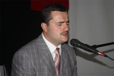 <p><font face="arial,helvetica,sans-serif" size="2"><strong>&Ouml;d&uuml;lleri Protokol Takdim Etti</strong></font></p><p><font face="arial,helvetica,sans-serif" size="2">10 yarışmacı arasından dereceye giren ; Muhamed Yavuz (&Uuml;&ccedil;&uuml;nc&uuml;), Selami U&ccedil;ar (İkinci), G&ouml;khan Civelek (Birinci) ve t&uuml;m yarışmacılara &ccedil;eşitli hediyeler protokol &uuml;yeleri tarafından takdim edildi. <br /><br />D&uuml;zenlenen geceyi izlemeye gelen t&uuml;m misafirlere de M.Zahid Kotku Camii dernek y&ouml;netimi gecenin ansına hediyeler dağıttılar. </font></p>