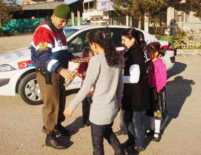 Jandarma da Bayram Geleneklerini Bozmadı
