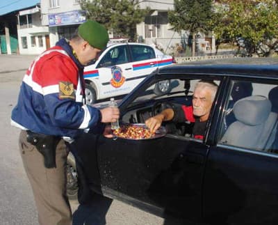 Jandarma da Bayram Geleneklerini Bozmadı