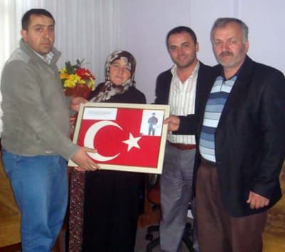 Sakaryalı Gençlerden Şehit Ailesine Anlamlı Ziyaret 