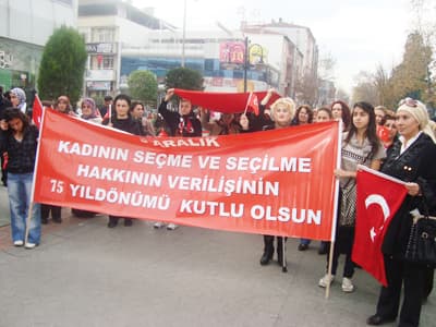 Türk Kadınlar Birliği Kadın Hakları İçin Yürüdü