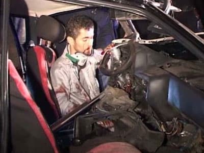 Otomobilde Sıkışan Sürücü Güçlükle Çıkartıldı