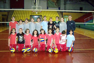 Hızırtepe Yeni Özenspor Minik Voleybolcuları Harika