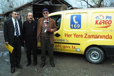 PTT, Yaşlıların Maaşlarını Ayaklarına Kadar Götürüyor