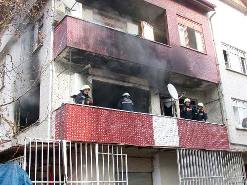 1,5 Yaşındaki Çocuk, Evi Kullanılamaz Hale Getirdi