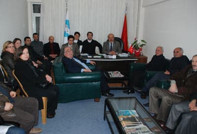 <p><font face="arial,helvetica,sans-serif" size="2">A&ccedil;ılış &ouml;ncesi parti binasında T&uuml;rkiye Partisi Sakarya İl Başkanı Aydın Zengin başkanlığında bir araya gelen TP&rsquo;liler, genel başkanları Abd&uuml;llatif Şener&rsquo;in katılacağı a&ccedil;ılış t&ouml;reninin kusursuz ge&ccedil;mesi i&ccedil;in t&uuml;m &ouml;nlemleri alarak, hazırlıklarını tamamladı.</font></p>