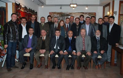 <font face="arial,helvetica,sans-serif" size="2">Sakarya Yerel K&uuml;lt&uuml;r Derneği Başkanı C&uuml;neyt Demir ise, Sakarya&rsquo;nın her noktasında var olacaklarını bir kez daha tekrarlayarak, &ldquo;<font color="#333399">Biz Sakarya i&ccedil;in varız. Başta M&Uuml;SİAD olmak &uuml;zere t&uuml;m sivil toplum &ouml;rg&uuml;tlerimizle birlikte hareket etmemiz bize g&uuml;&ccedil; verecektir. Bizi ziyaret ederek, g&uuml;c&uuml;m&uuml;ze g&uuml;&ccedil; katan M&Uuml;SİAD Sakarya Şubesi Başkanı Necati bey ve y&ouml;netimine teşekk&uuml;r ediyoruz</font>&rdquo; dedi.</font> <p><font face="arial,helvetica,sans-serif" size="2">Başkan Demir, SYKD olarak ama&ccedil;larının ise, her şeyi ile &ouml;rnek bir dernek olmak olduğunu s&ouml;yledi. Başkan Demir ayrıca; Adapazarı&rsquo;na dışarıdan niteliksiz g&ouml;&ccedil; almasına karşı olduklarını belirterek, bu konuda yerel y&ouml;netimlere &ccedil;ağrıda bulunduklarını da s&ouml;zlerine ekledi.</font></p>