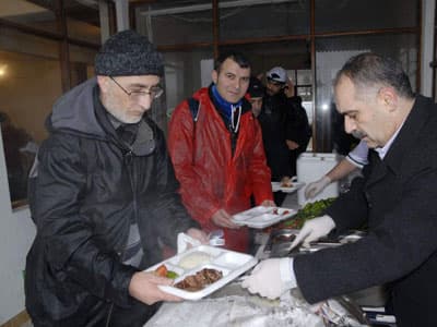 <font face="arial,helvetica,sans-serif" size="2">Doğa y&uuml;r&uuml;y&uuml;şlerinin sonuna geldiklerini belirten Başkan To&ccedil;oğlu &quot; <font color="#000080">7 haftadır devam eden y&uuml;r&uuml;y&uuml;şlerimizi tamamladık. &Ccedil;ok g&uuml;zel ve faydalı bir organizasyon olduğunu d&uuml;ş&uuml;n&uuml;yorum. Hem spor yaptık, hem de şehrimizin g&uuml;zelliklerini birlikte keşfettik. Organizasyonda emeği ge&ccedil;en herkesi kutluyorum. Y&uuml;r&uuml;y&uuml;ş programlarımız burada bitmeyecek. Bahar aylarında yeniden başlayacak. Sizler istediğiniz ve sahip &ccedil;ıktığınız s&uuml;rece bu t&uuml;r etkinler devam eder. Hepinize y&uuml;r&uuml;y&uuml;şlere katılımınız i&ccedil;in teşekk&uuml;r ediyor baharda buluşmak dileğiyle s&ouml;zlerimi noktalıyorum</font>&quot; dedi. Doğa y&uuml;r&uuml;y&uuml;şleri organizasyonlarını &ccedil;ok beğendiklerini belirten doğaseverler, organizasyonları d&uuml;zenleyen B&uuml;y&uuml;kşehir Belediyesine ve Başkan To&ccedil;oğlu'na teşekk&uuml;r etti. Doğa y&uuml;r&uuml;y&uuml;şleri daha &ouml;nce; Yanık Vadisi, Maden Deresi, Doğan&ccedil;ay, S&uuml;l&uuml;kl&uuml; G&ouml;l, Kartepe ve Ak&ccedil;ay'da ger&ccedil;ekleştirilmişti.<br /></font>