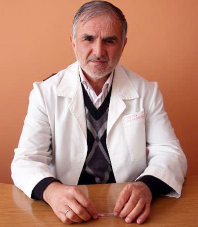 <p><font face="arial,helvetica,sans-serif" size="2">Akupunkturun ila&ccedil;sız ve yan etkisiz bağışıklık sistemini kuvvetlendirdiğini ve hastalıklara karşı v&uuml;cut direncini artırdığını kaydeden Hatipoğlu, <font color="#333399">&quot;Akupunktur solunum yolu hastalıklarının tedavisinde de &ccedil;ok etkili bir y&ouml;ntemdir. Ses kısıklığı, akut tonsilit, grip, akut rinit, alerjik rinit, akut sin&uuml;zit bronşial astım, kronik bronşit ve faranjit gibi tedavisini akupunkturla yapmak m&uuml;mk&uuml;n. H1N1 vir&uuml;s&uuml;ne karşı da akupunktur hem koruyucu hem de tedavi ama&ccedil;lı uygulanabilir. &quot;</font> diye konuştu.</font></p><p><font face="arial,helvetica,sans-serif" size="2">Domuz gribi vir&uuml;s&uuml; kapmış ve hastalanmış kişilere de akupunktur tedavisi yapılabildiğini ve hastalığın atlatılmasında etkili olduğunu dile getiren Hatipoğlu, <font color="#333399">&quot;Akupunktur v&uuml;cut direncini artırarak v&uuml;cudun savunma istemini harekete ge&ccedil;irir. Zaten bu g&uuml;n domuz gribi tedavisinin temel amacı bağışıklık sistemini desteklemek. Akupunktur da aynı g&ouml;revi yapıyor. İla&ccedil;sız, yan etkisiz bağışıklık sistemini g&uuml;&ccedil;lendiriyor. &quot;</font> şeklinde konuştu.</font></p>