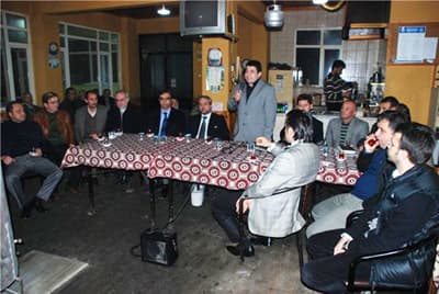 <p><font face="arial,helvetica,sans-serif" size="2"></font></p><p><font face="arial,helvetica,sans-serif" size="2"><strong>SİYASİLER &Uuml;ST&Uuml; BİR DERNEK</strong></font></p><p><font face="arial,helvetica,sans-serif" size="2">Toplantıda sırasıyla konuşma yapan siyasi parti temsilcileri ise Sakarya Yerel K&uuml;lt&uuml;r Derneği&rsquo;ne sahip &ccedil;ıkılması gerektiğini ve birlik ve beraberlik i&ccedil;inde hareket edilmesi gerektiğini s&ouml;yleyerek, şu mesajları verdi: SP&rsquo;li Osman &Uuml;nl&uuml;: <font color="#333399">&ldquo;Dedelerimizden duyduğumuz ve kaybetmeye karşı karşıya olan geleneklerimize sahip &ccedil;ıkmalı ve k&uuml;lt&uuml;r&uuml;m&uuml;z&uuml; yaşatmalıyız.&rdquo; <br /></font><br />CHP&rsquo;li Cem Hatunoğlu:<font color="#333399"> &ldquo;Yerel K&uuml;lt&uuml;r Derneği&rsquo;nin heyecanına ortak olmak, bana g&uuml;&ccedil; vermektedir. Dernek &ccedil;atısı olmaktan da mutluluk duyuyorum.&rdquo; MHP&rsquo;li Y&uuml;ksel Ayanoğlu: &ldquo;Sakarya&rsquo;nın en b&uuml;y&uuml;k derneği olan SYKD&rsquo;nin i&ccedil;erisinde hep birlikte yer almalı ve sahip &ccedil;ıkmalıyız.&rdquo; Ziraat Odası Başkanı Hamdi Şenoğlu: &ldquo;Sakarya Yerel K&uuml;lt&uuml;r Derneği hepimizindir. Dernek &ccedil;atısı altında birlik ve beraberlik i&ccedil;erisinde hareket etmeliyiz.&rdquo;</font></font></p>