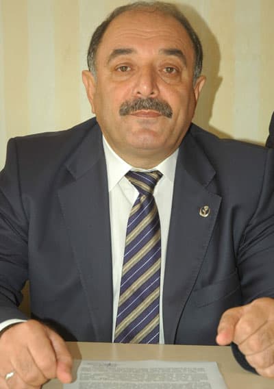 <font face="Arial" size="2">G&Ouml;R projesinin AB ve k&uuml;reselleşme olgularının b&uuml;t&uuml;n olumsuzlukları alternatif ortaya koyarak bertaraf edeceğini belirten Usturbelli, <font color="#333399">&ldquo;K&uuml;reselleşmenin b&uuml;t&uuml;n imkan, kabiliyet ve faydalarını kendi halkı ve ortak değerler sitemini paylaştığı T&uuml;rk- İslam d&uuml;nyasının her alanda b&uuml;t&uuml;nleşmesinde, kalkınmasında tetikleyici motor g&uuml;&ccedil; olarak kullanacaktır. G&Ouml;R ile BBP, T&uuml;rkiye devletinin d&uuml;nya dengeleri ve k&uuml;reselleşme olgularını g&ouml;z ardı etmeden milletimizin, dini, milli, k&uuml;lt&uuml;rel &ouml;zellik ve idealizmini koruyarak, sahip olduğu y&uuml;ce değerleri paydaşlarıyla beraber insanlığın istifadesine insani k&uuml;resel g&uuml;&ccedil; olarak sunmayı hedeflemektedir&rdquo;</font> diye konuştu.<br /><br />Usturbelli BBP'nin &uuml;lkenin yetişmiş liyakatli insanlarını hi&ccedil;bir ayrım yapmadan milletin kadrosu olarak değerlendireceğini ifade ederek, &ldquo;B&uuml;y&uuml;k Birlik Partisi'nin adaleti hakim kılacağı, muktedir iktidarında milletimiz, tam bağımsız g&uuml;&ccedil;l&uuml; T&uuml;rkiye'de yaşamanın hazını duyacaktır&rdquo; dedi.</font>