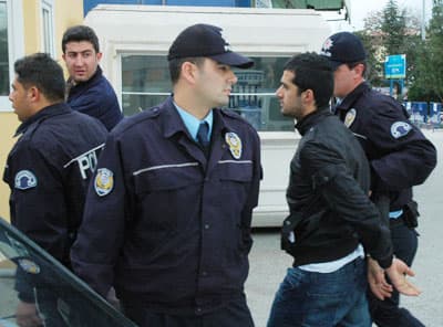 Çark Caddesi'nde Yan Baktı Kavgası Karakolda Bitti