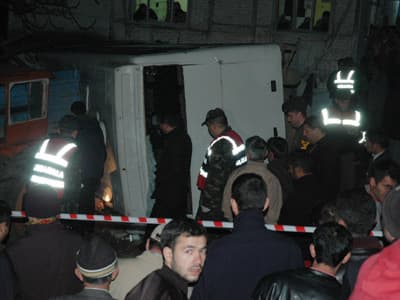 İşçi Servisi Kaza Yaptı: 1 Ölü, 14 Yaralı