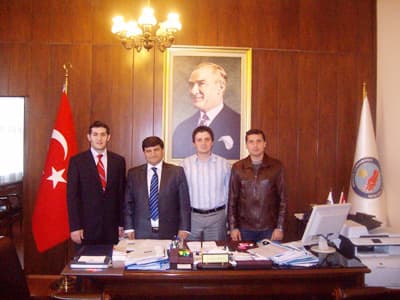 <p><font face="arial,helvetica,sans-serif" size="2">Mayda; Karate Federasyonu Menajeri Hikmet ŞAHA Sakarya B&uuml;y&uuml;kşehir Belediyespor Karate Antren&ouml;r&uuml; Mustafa SOLMAZ ve Murat KUL'un kendisine yaptığı ziyaretten dolayı son derece mutlu olduğunu Sakarya'nın başarılı antren&ouml;r ve idarecilere sahip olduğunu gerekli desteğin sağlanarak Sakarya'daki &ccedil;alışma ortamlarının daha da iyi hale getirileceğine inandığını belirterek antren&ouml;rler vasıtası ile t&uuml;m Sakarya karate camiasına selamlarını iletti.</font></p>