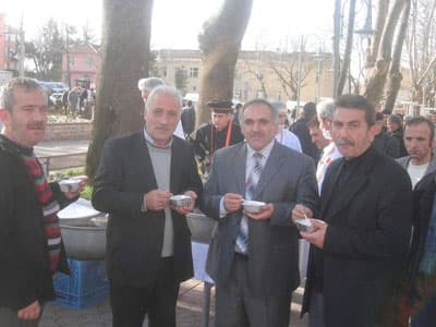 Hendek'te Aşure Dağıtıldı 