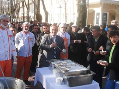 Hendek'te Aşure Dağıtıldı 